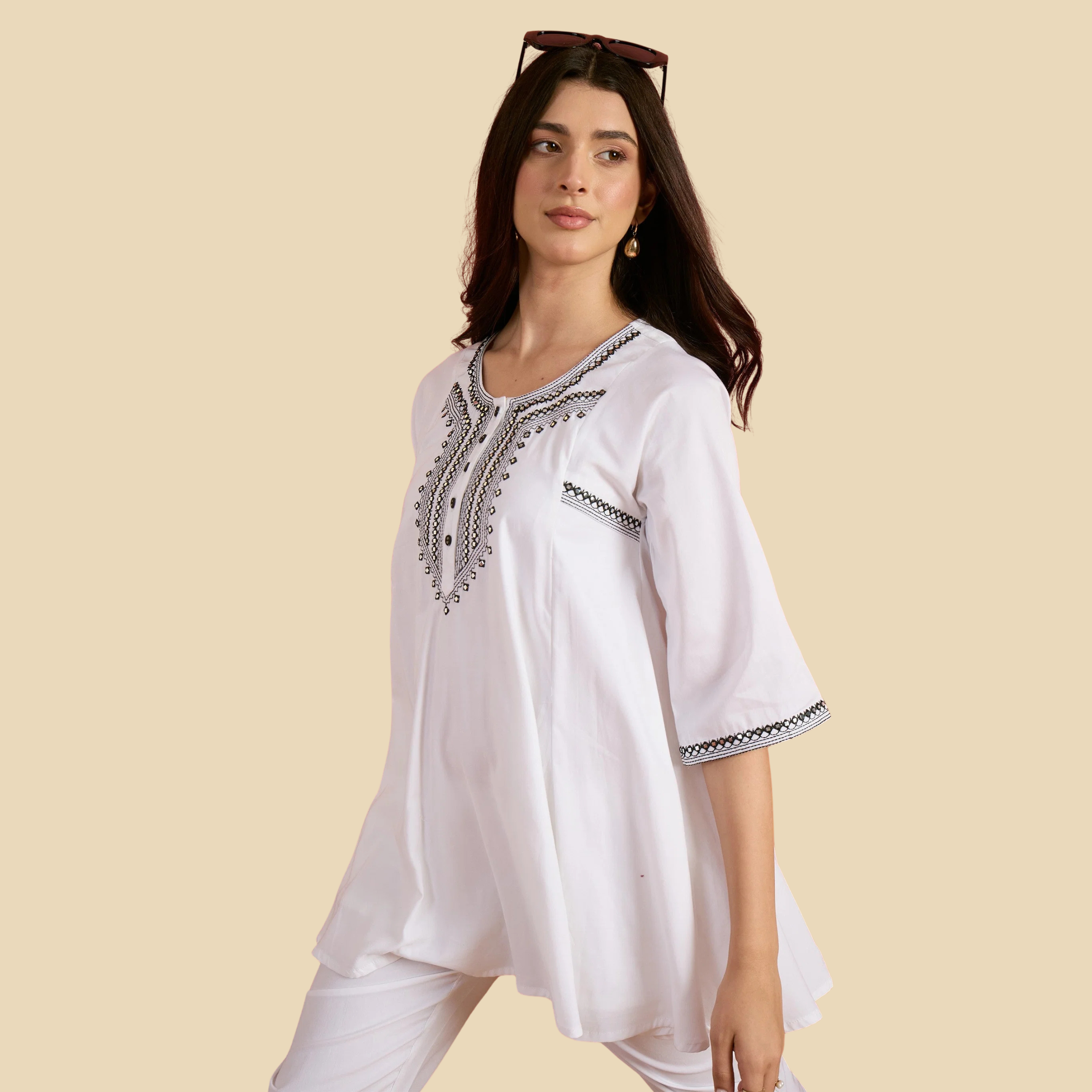 07 White Embroidered Choga Kurta With Pencil Pants
