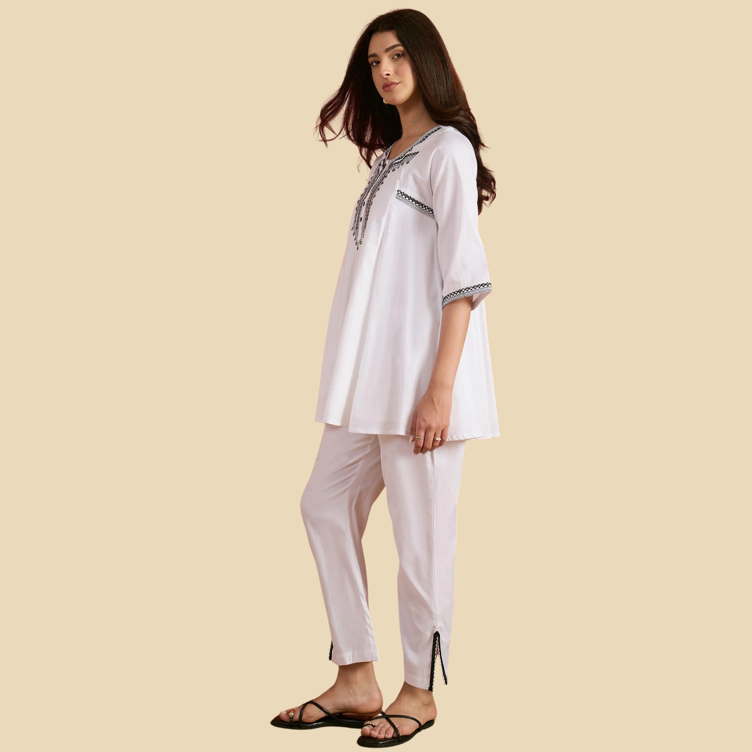 07 White Embroidered Choga Kurta With Pencil Pants, view 3